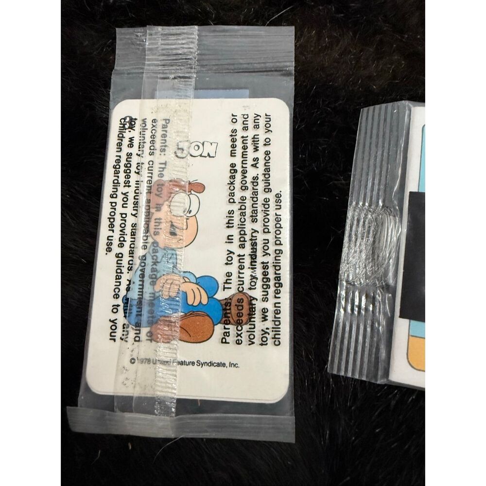 VINTAGE SEALED GARFIELD THE CAT LOT 2 ITEMS STICKERS 80"s CEREAL PRIZE
